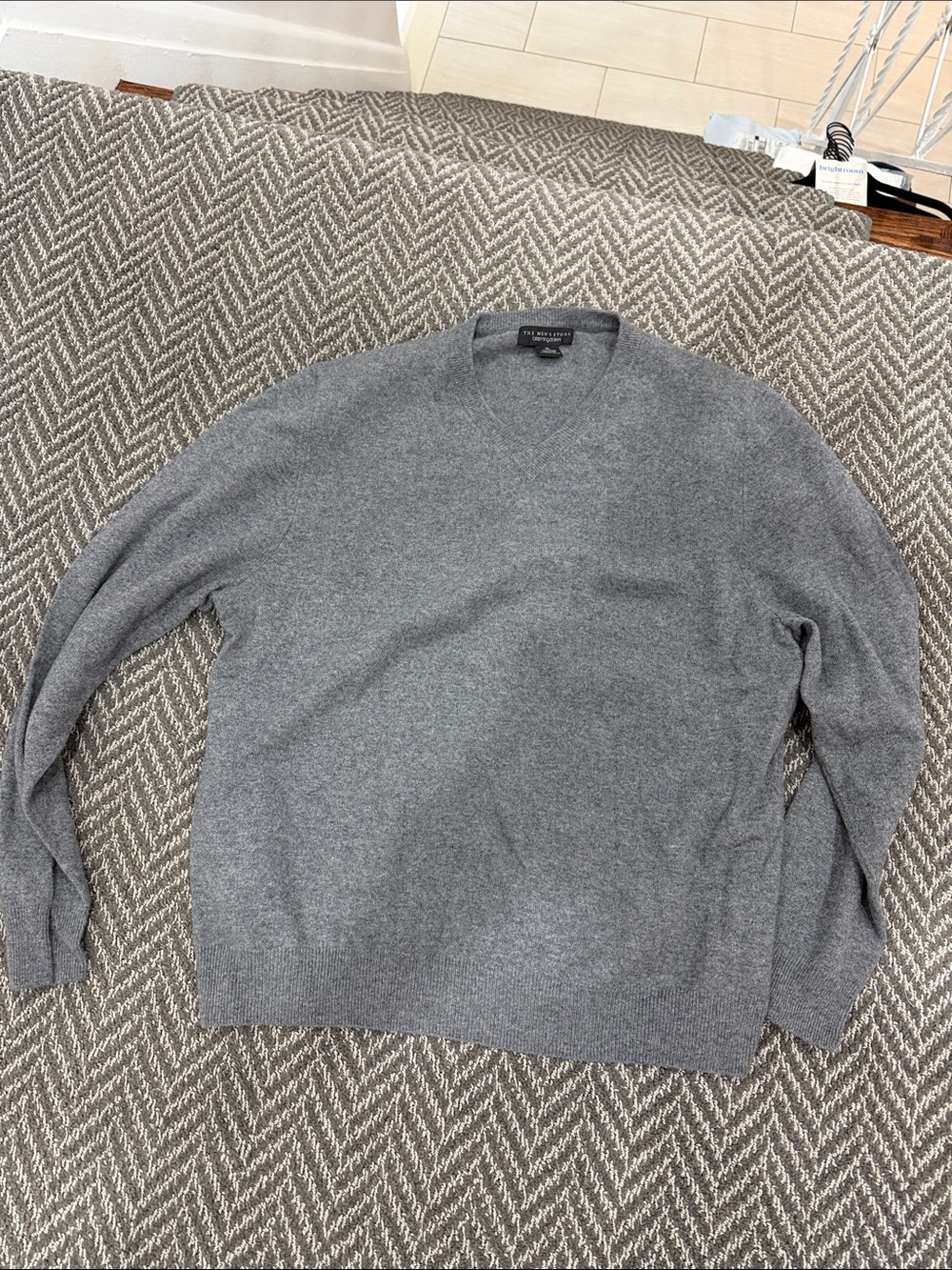 Bloomingdale's Men's V-Neck Sweater - Gray 100% Cashmere